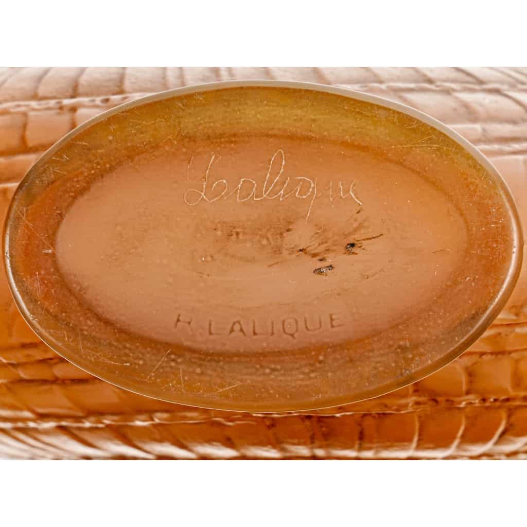 Vase « Escargot » verre butterscotch patiné gris de René LALIQUE | Biron Vase "Escargot" verre butterscotch patiné gris de René LALIQUE