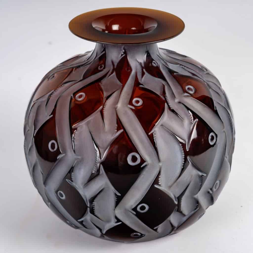 Vase « Penthièvre » verre ambre foncé patiné blanc de René LALIQUE | Biron Vase "Penthièvre" verre ambre foncé patiné blanc de René LALIQUE