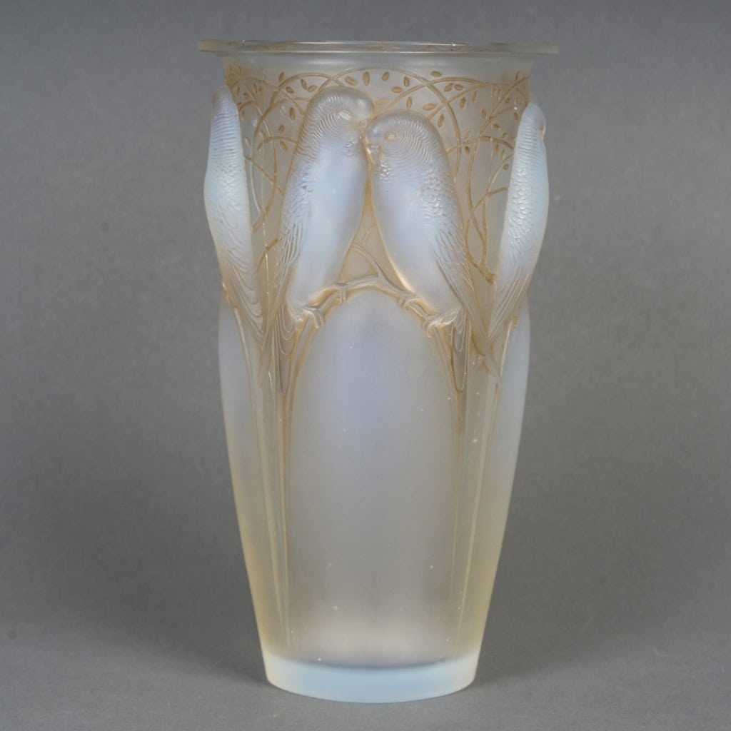 Vase « Ceylan » verre opalescent patiné sépia de René LALIQUE | Biron Vase "Ceylan" verre opalescent patiné sépia de René LALIQUE