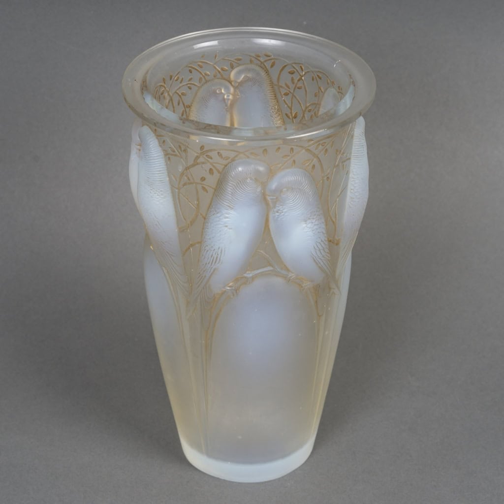 Vase « Ceylan » verre opalescent patiné sépia de René LALIQUE | Biron Vase "Ceylan" verre opalescent patiné sépia de René LALIQUE