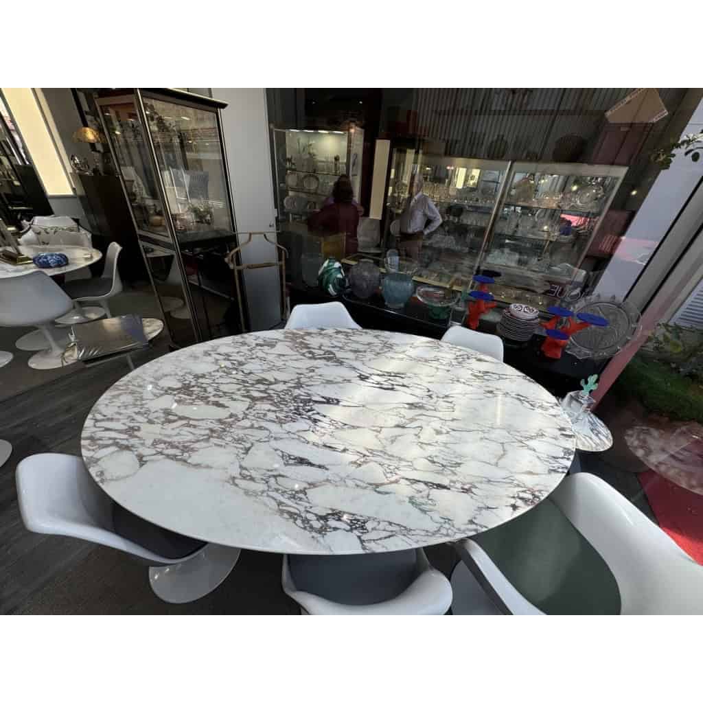 Eero Saarinen & Knoll : Table "Tulip" plateau ovale Calacatta