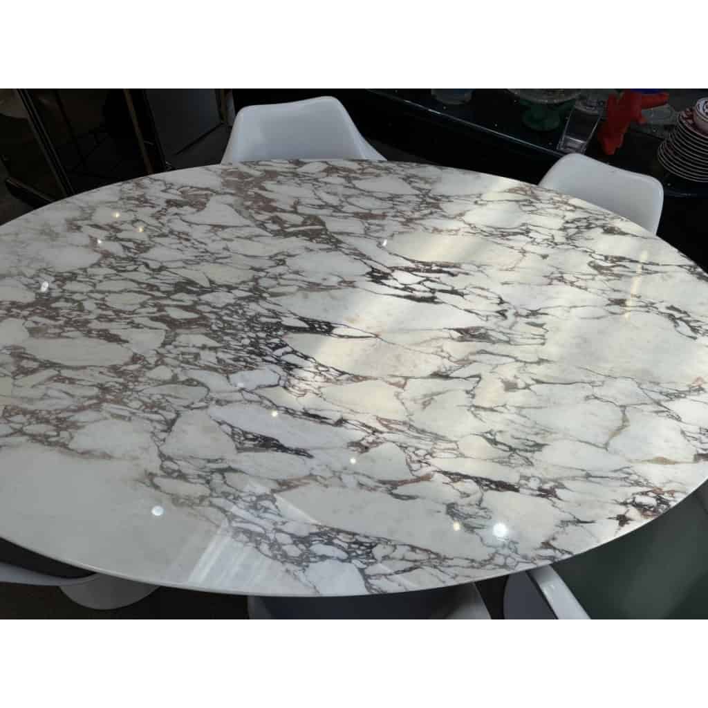 Eero Saarinen & Knoll : Table "Tulip" plateau ovale Calacatta