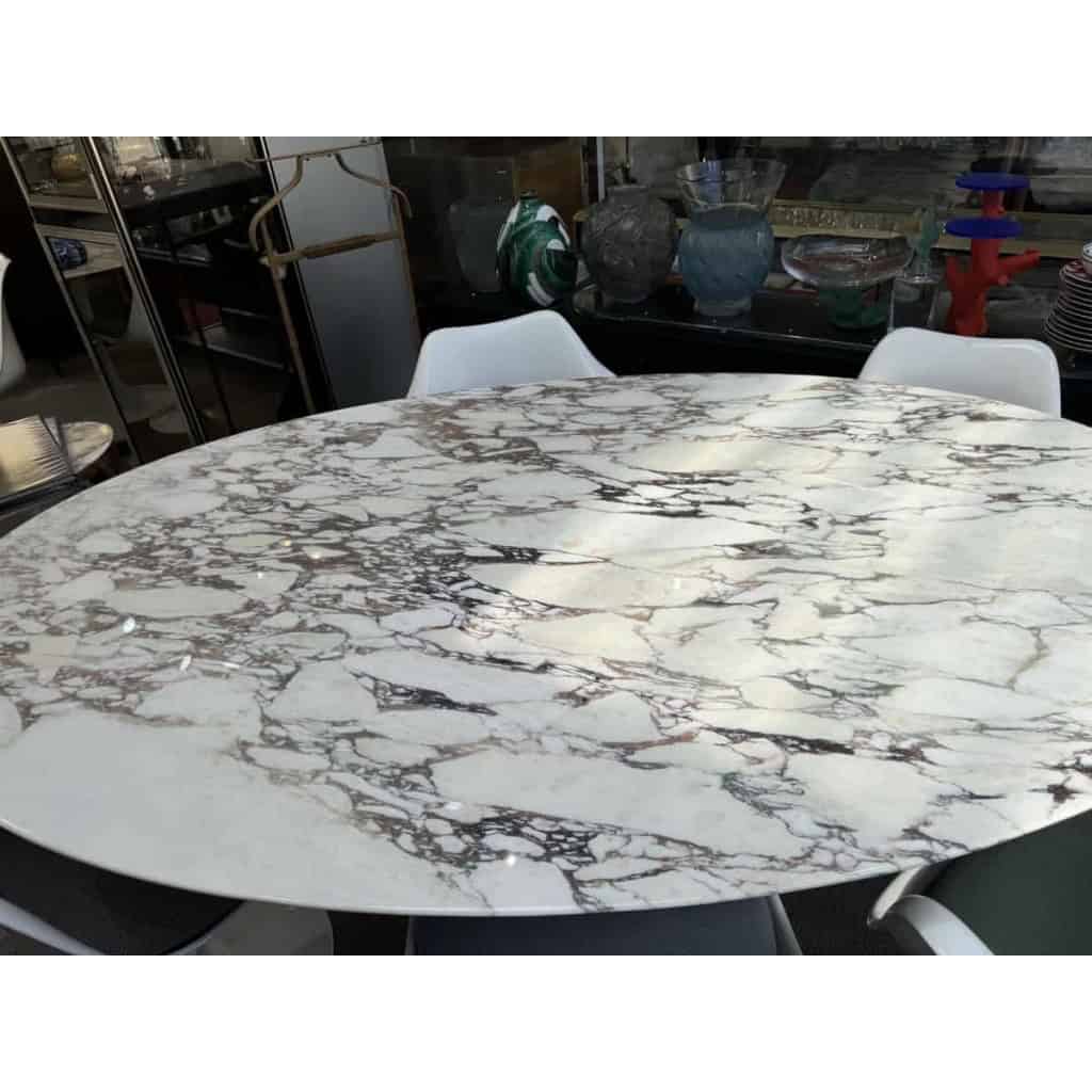 Eero Saarinen & Knoll : Table "Tulip" plateau ovale Calacatta