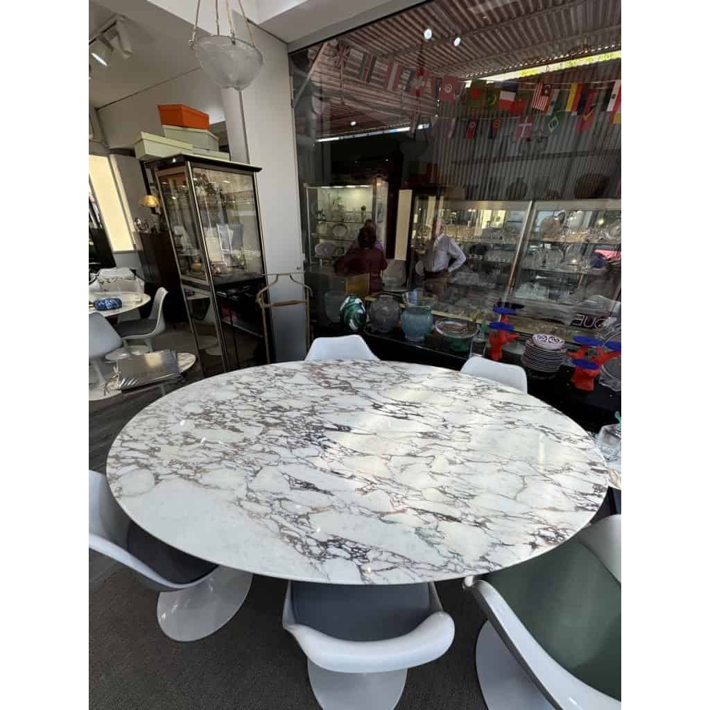 Eero Saarinen & Knoll : Table "Tulip" plateau ovale Calacatta