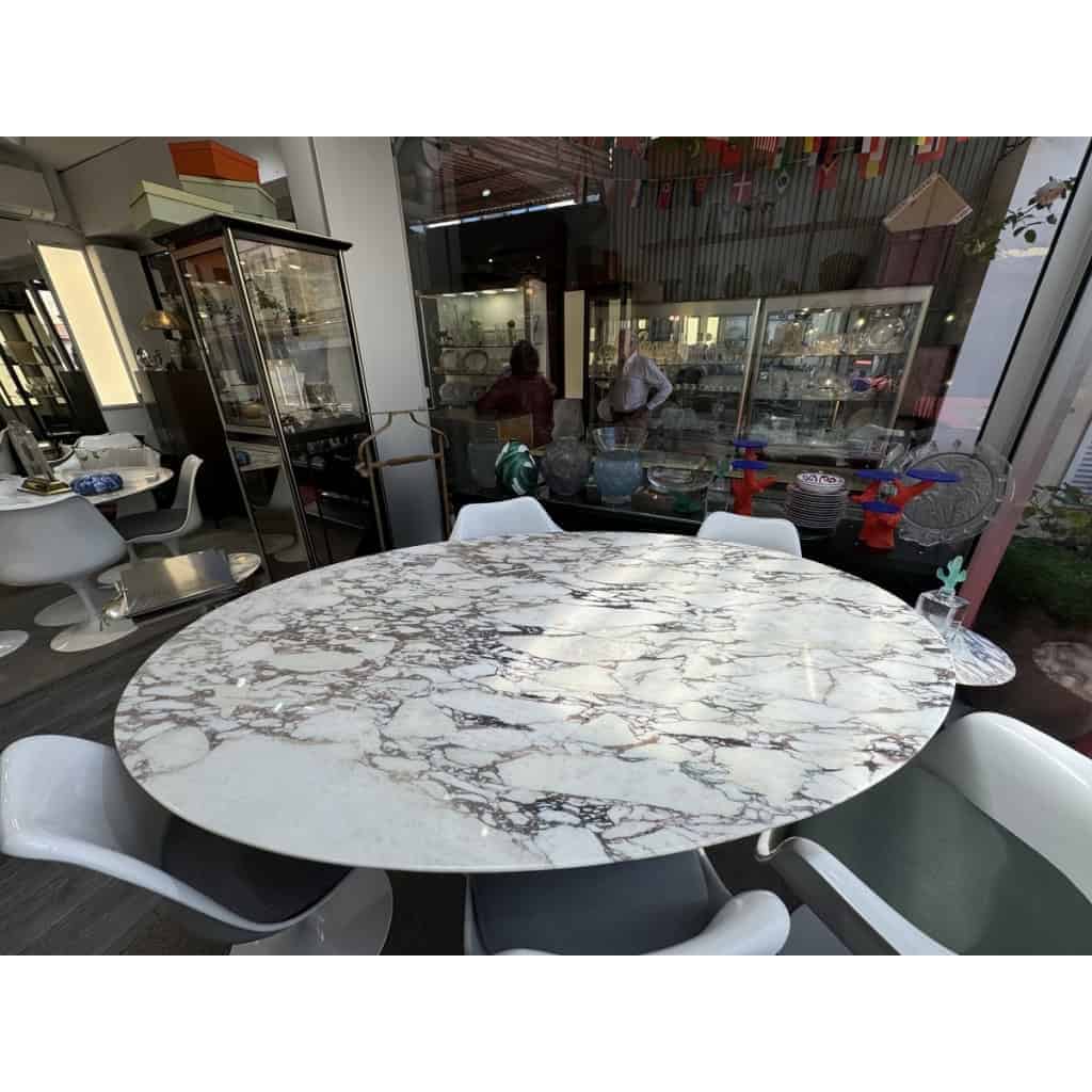 Eero Saarinen & Knoll : Table "Tulip" plateau ovale Calacatta