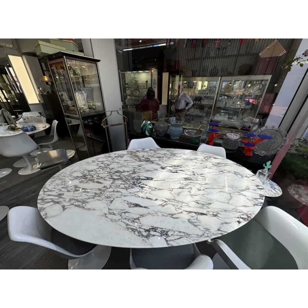 Eero Saarinen & Knoll : Table "Tulip" plateau ovale Calacatta