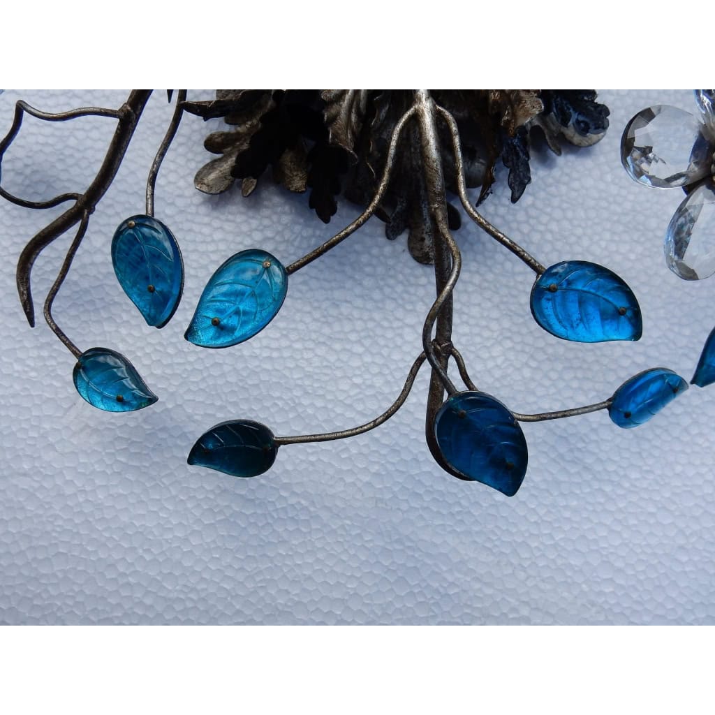 1970′ Paire de 2 Plafonniers ou Appliques à Décor de Fleurs et Feuilles en Métal Argenté Style Maison Baguès Feuilles en Verre de Couleur Bleue 1970′ Paire de 2 Plafonniers ou Appliques à Décor de Fleurs et Feuilles en Métal Argenté Style Maison Baguès Feuilles en Verre de Couleur Bleue