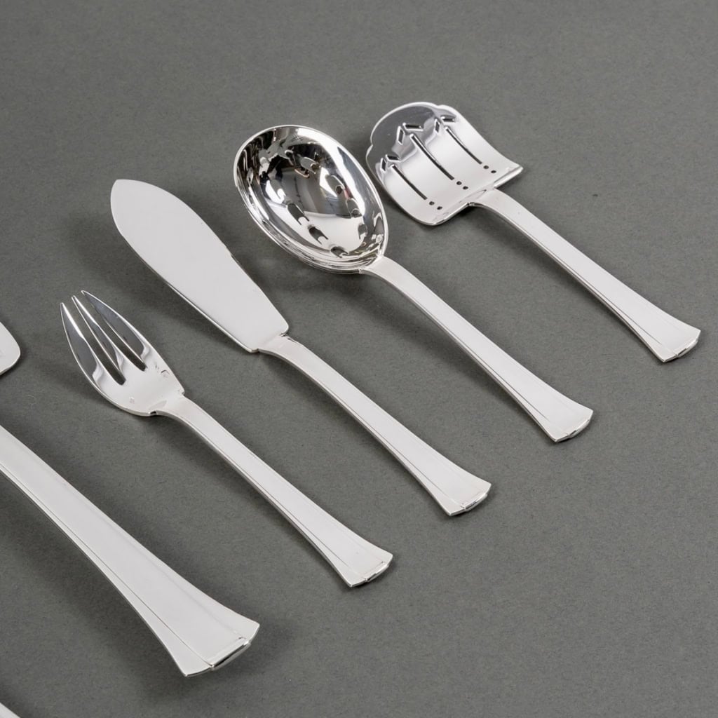 Ménagère Art Déco « Dinard » argent massif de Jean E. PUIFORCAT – 147 Pièces | Biron Ménagère Art Déco "Dinard" argent massif de Jean E. PUIFORCAT - 147 Pièces