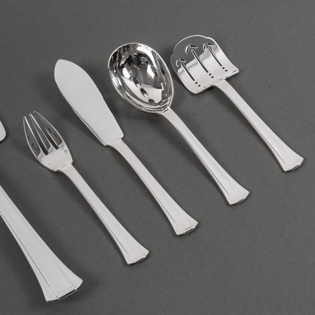 Ménagère Art Déco « Dinard » argent massif de Jean E. PUIFORCAT – 147 Pièces | Biron Ménagère Art Déco "Dinard" argent massif de Jean E. PUIFORCAT - 147 Pièces