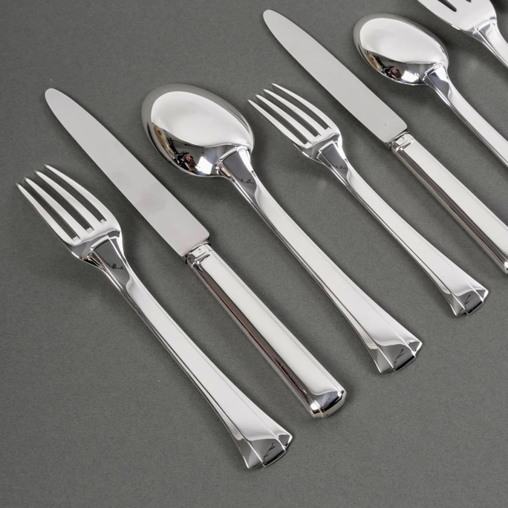 Ménagère Art Déco « Dinard » argent massif de Jean E. PUIFORCAT – 147 Pièces | Biron Ménagère Art Déco "Dinard" argent massif de Jean E. PUIFORCAT - 147 Pièces
