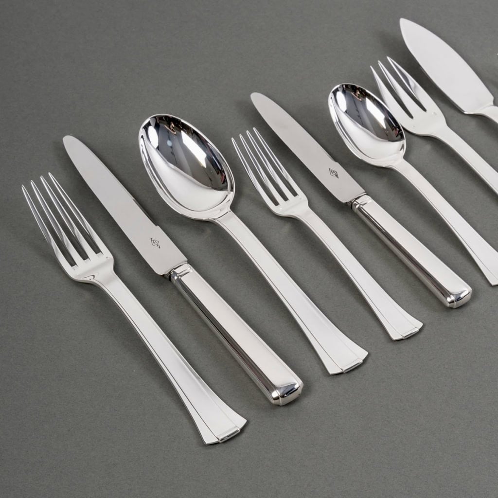 Ménagère Art Déco « Dinard » argent massif de Jean E. PUIFORCAT – 147 Pièces | Biron Ménagère Art Déco "Dinard" argent massif de Jean E. PUIFORCAT - 147 Pièces