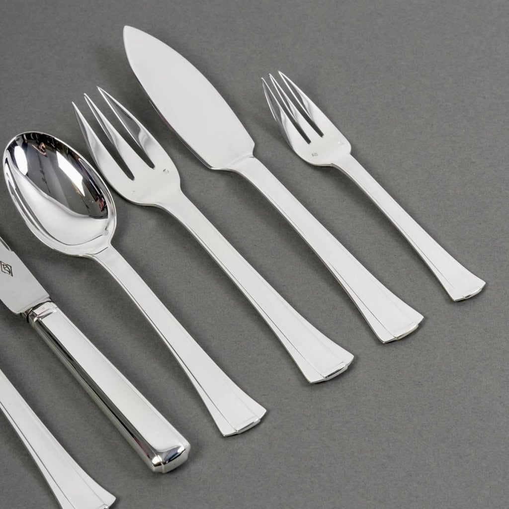 Ménagère Art Déco « Dinard » argent massif de Jean E. PUIFORCAT – 147 Pièces | Biron Ménagère Art Déco "Dinard" argent massif de Jean E. PUIFORCAT - 147 Pièces