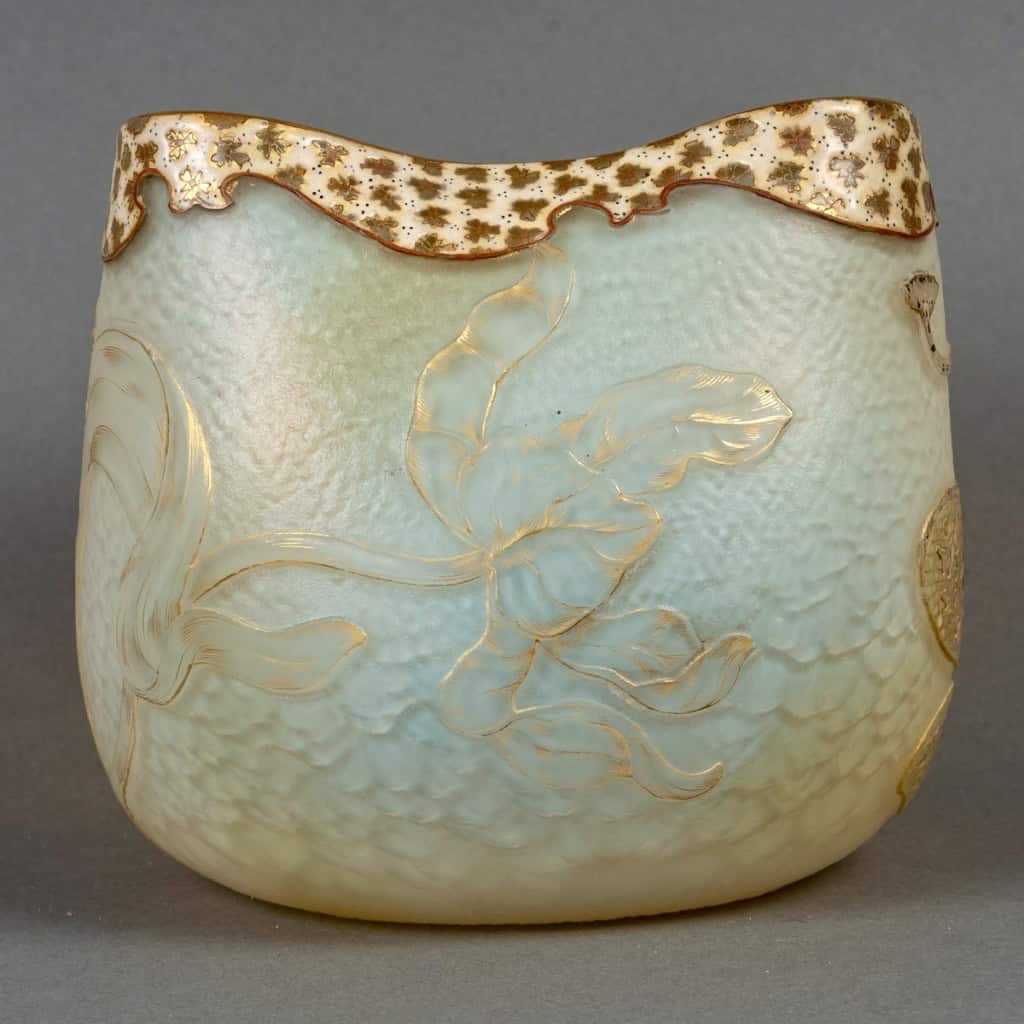 Coupe « Libellules » verre opalescent émaillé et doré de DAUM | Biron Coupe "Libellules" verre opalescent émaillé et doré de DAUM
