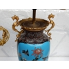 1890′ Paire de Lampes Cloisonnées Japon Aux Oiseaux et Dragons | Biron 1890′ Paire de Lampes Cloisonnées Japon Aux Oiseaux et Dragons