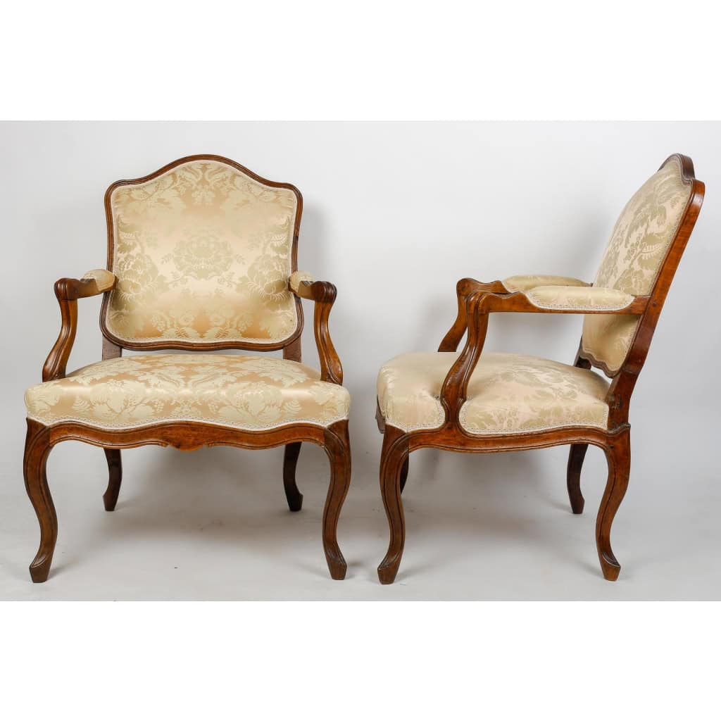 Paire de fauteuils Louis XV à la Reine. | Biron ||||||||||