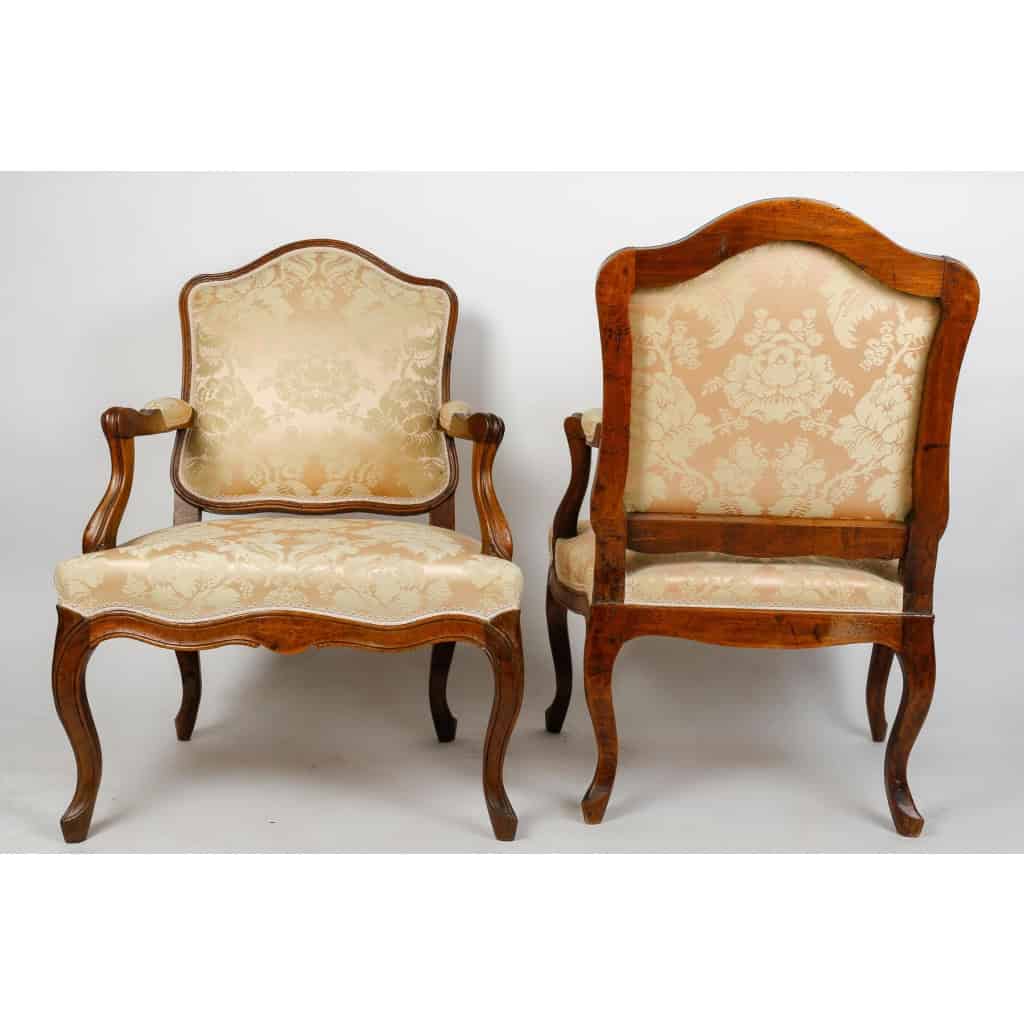 Paire de fauteuils Louis XV à la Reine. | Biron Paire de fauteuils Louis XV à la Reine.