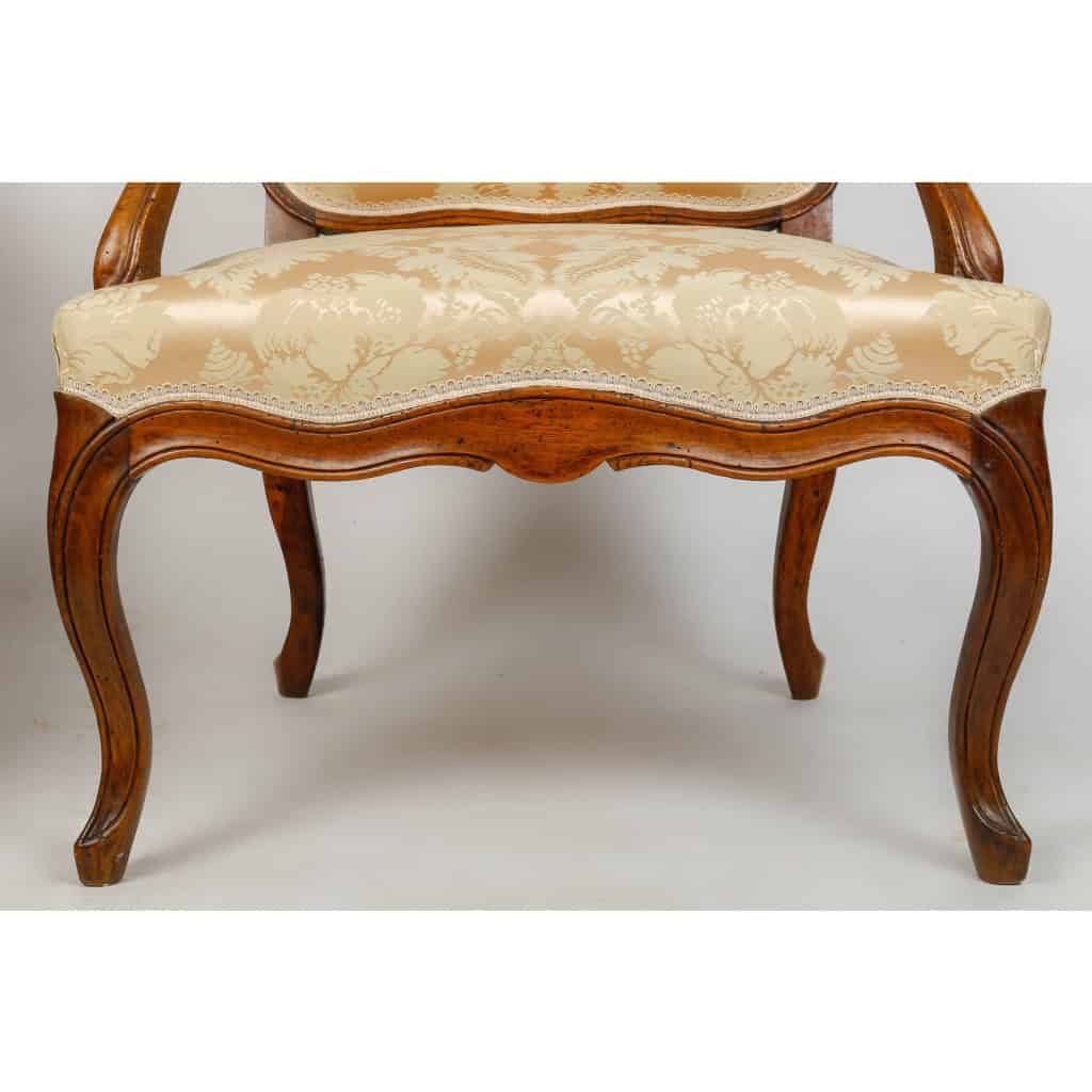 Paire de fauteuils Louis XV à la Reine. | Biron Paire de fauteuils Louis XV à la Reine.