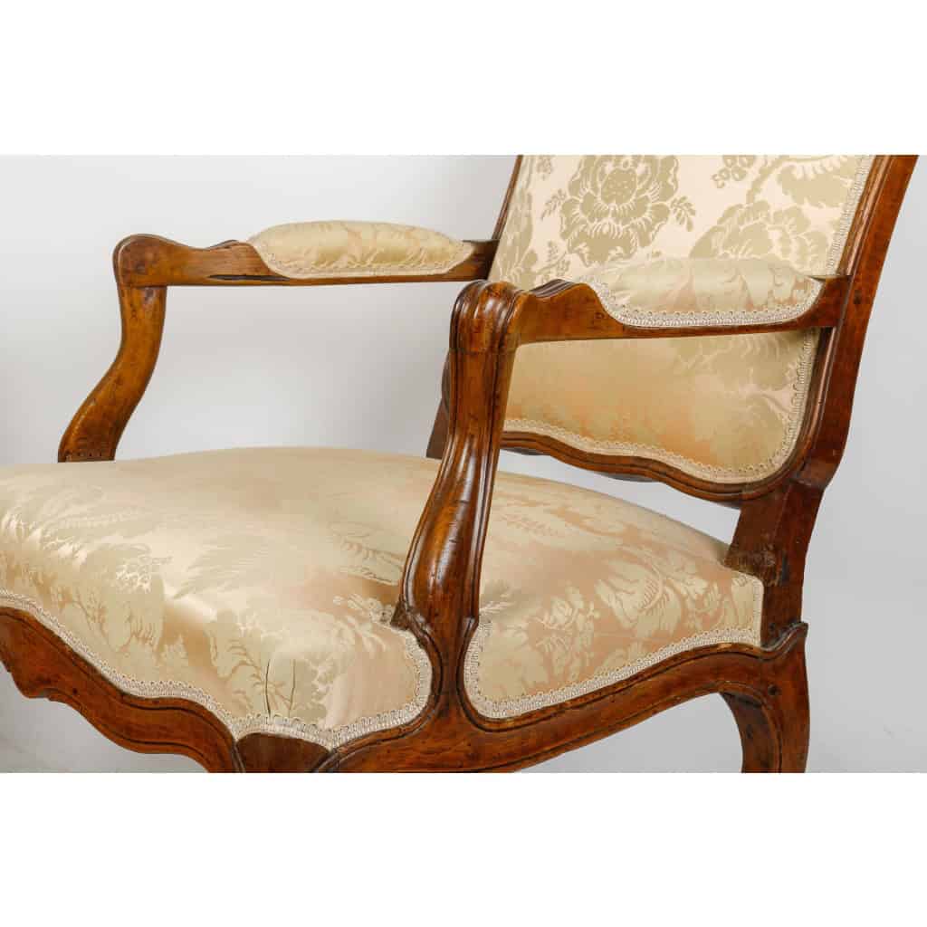 Paire de fauteuils Louis XV à la Reine. | Biron Paire de fauteuils Louis XV à la Reine.