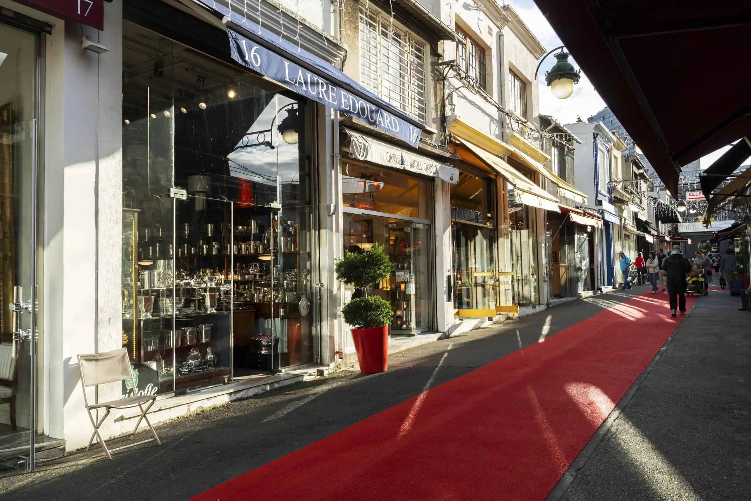 Le Marché Biron au cœur des Puces de Paris Saint-Ouen 
