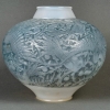 Vase « Aras » verre opalescent patiné bleu de René LALIQUE | Biron Vase "Aras" verre opalescent patiné bleu de René LALIQUE