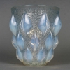 Vase « Rampillon » verre opalescent patiné bleu de René LALIQUE | Biron |||||||