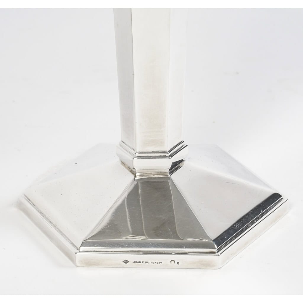 Paire de Candélabres Bougeoirs Art Déco Moderniste argent massif de Jean E. PUIFORCAT | Biron Paire de Candélabres Bougeoirs Art Déco Moderniste argent massif de Jean E. PUIFORCAT