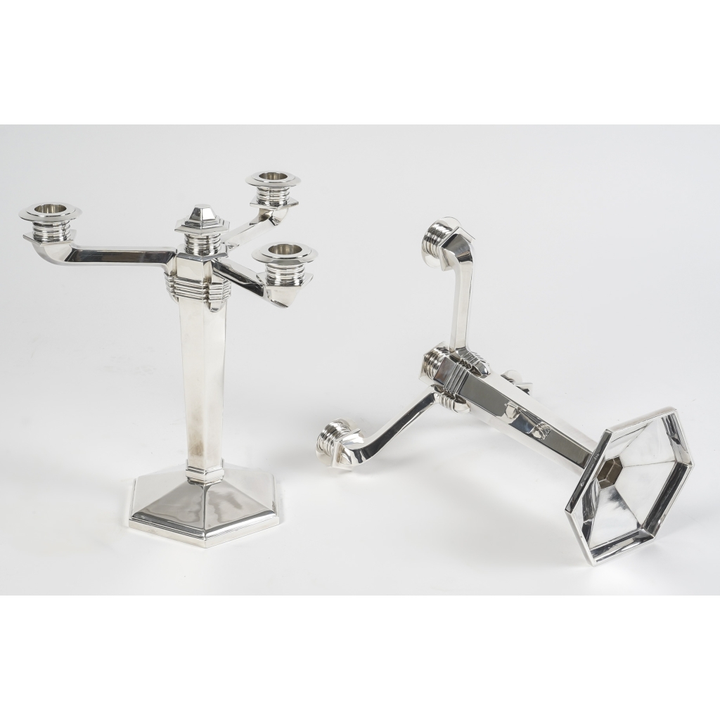 Paire de Candélabres Bougeoirs Art Déco Moderniste argent massif de Jean E. PUIFORCAT | Biron Paire de Candélabres Bougeoirs Art Déco Moderniste argent massif de Jean E. PUIFORCAT