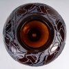 Vase « Gros Scarabées » verre ambre foncé patiné blanc de René LALIQUE | Biron Vase "Gros Scarabées" verre ambre foncé patiné blanc de René LALIQUE