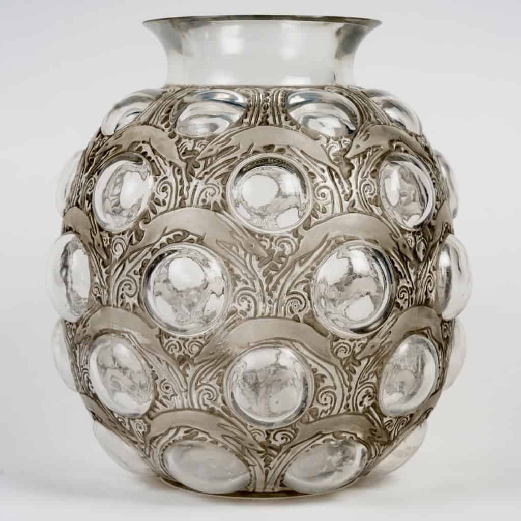 Vase « Antilopes » verre blanc patiné gris de René LALIQUE | Biron |||||||