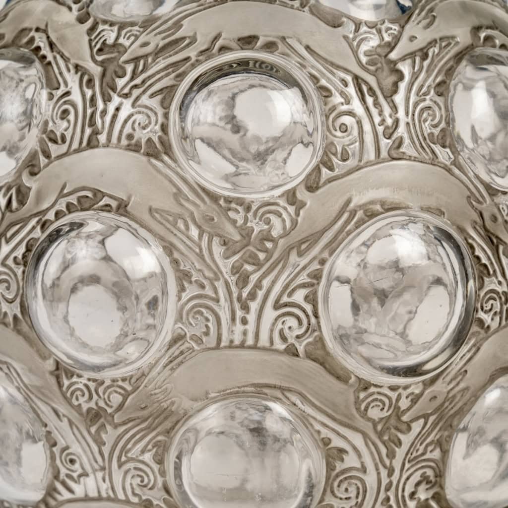 Vase « Antilopes » verre blanc patiné gris de René LALIQUE | Biron Vase "Antilopes" verre blanc patiné gris de René LALIQUE