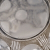 Vase « Antilopes » verre blanc patiné gris de René LALIQUE | Biron Vase "Antilopes" verre blanc patiné gris de René LALIQUE