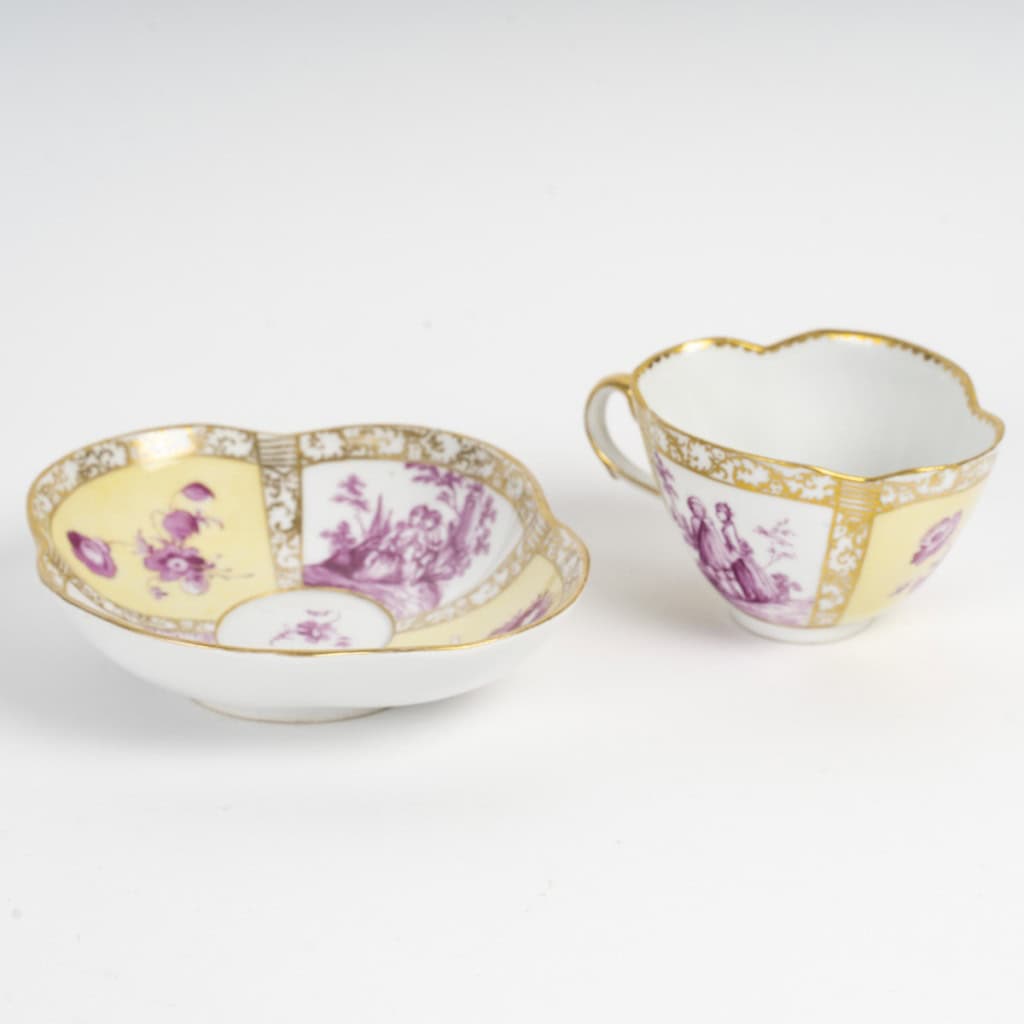 Superbe tasse en porcelaine de la manufacture de Meissen à décor de scènes galantes, XIXe siècle | Biron 