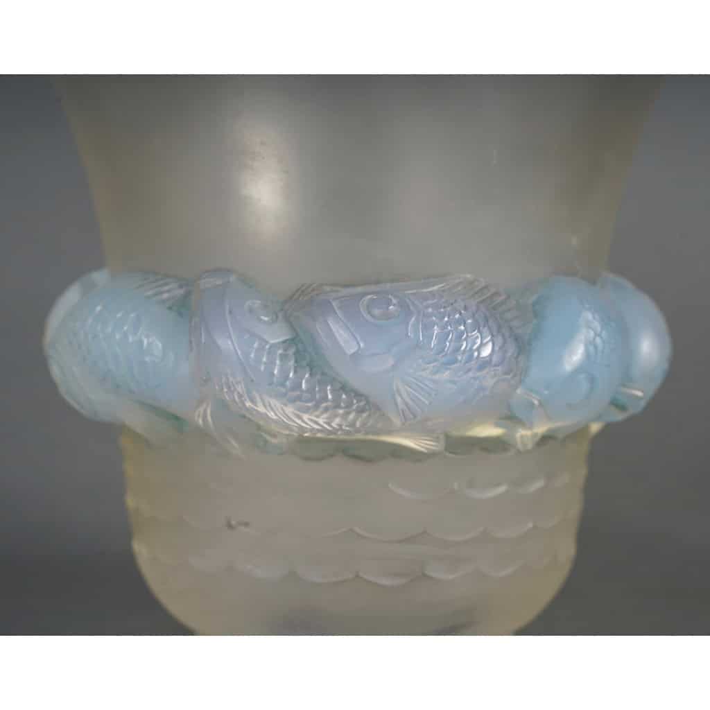 René Lalique (1860-1945) Vase « Piriac » opalescent 1930 | Biron 