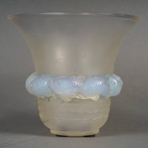 René Lalique (1860-1945) Vase « Piriac » opalescent 1930