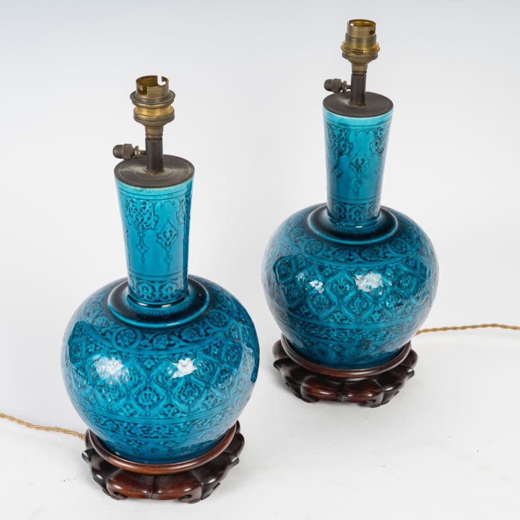 Théodore DECK (1823-1891) Paire de lampes « bleu Deck » circa 1870 | Biron 