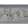 ORFEVRE C. FJERDINGSTAD – Service thé/café moderniste en argent massif Circa 1950 | Biron C. FJERDINGSTAD - Service thé/café moderniste en argent massif Circa 1950 Service thé/café en argent massif moderniste de forme ovale composé d’une théière, une cafetière, un pot à lait et un sucrier. Chaque pièce possède un couvercle dont la prise est fixée sur une plaque ovale en résine. Légère fissure sur une plaque de résine. Dimensions : théière : 21 cm x 9 cm hauteur 12 cm- Cafetière 19 cm x 7,5 cm hauteur 16 cm sucrier 10,5 cm x 8,5 cm hauteur 8,5 cm – Pot à lait 12 cmx6 cm hauteur 8,5 cm Matière : Argent 1er titre 950/°°° Poids : 1616 grammes Poinçon : MINERVE – N°065 Orfèvre : CHRISTIAN FJERDINGSTAD (1891-1968) Origine : France/Paris CHRISTIAN FJERDINGSTAD (1891-1968) Christian Fjerdingstad est un orfèvre hors du commun, d'origine danoise et française de cœur . Son œuvre artistique est à part empreinte de ces deux influences. Il a su créer un art mélangeant finesse et modernité renouvelant ainsi le langage stylistique de l'orfèvrerie. Christian Fjerdingstad représente sans conteste le trait d'union entre Puiforcat et Jensen par les caractéristiques de son œuvre. S'inspirant des pièces mécaniques dans la forme ou dans le détail, il tempérerait cette modernité par des touches de poésie. Ainsi, il employait des matières minérales ou synthétiques dans des éléments d'ornementation, tel que l'ambre, de l'ivoire ou de la corne qui faisait référence à la nature qu'il admirait tant.