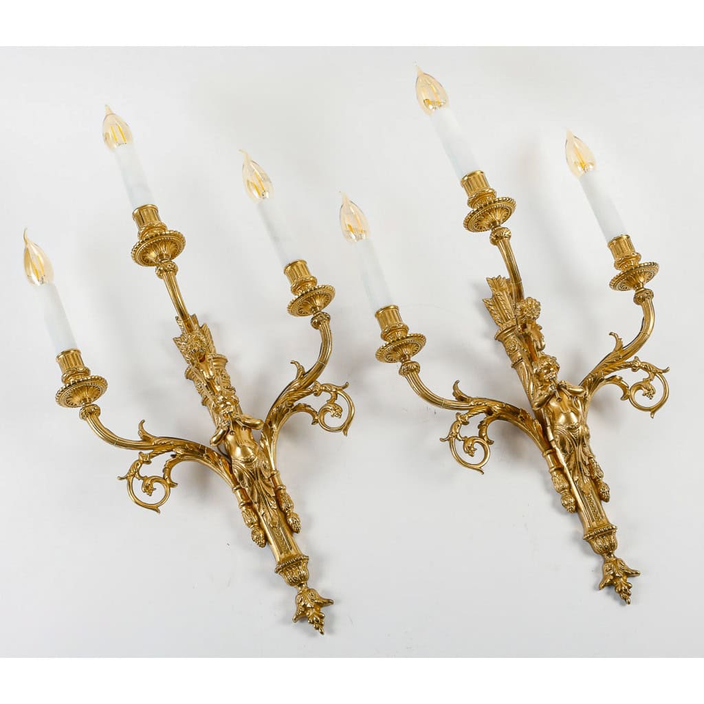 Paire d’appliques de style Louis XVI en bronze doré Aux enfants musiciens fin du XIXème siècle | Biron 