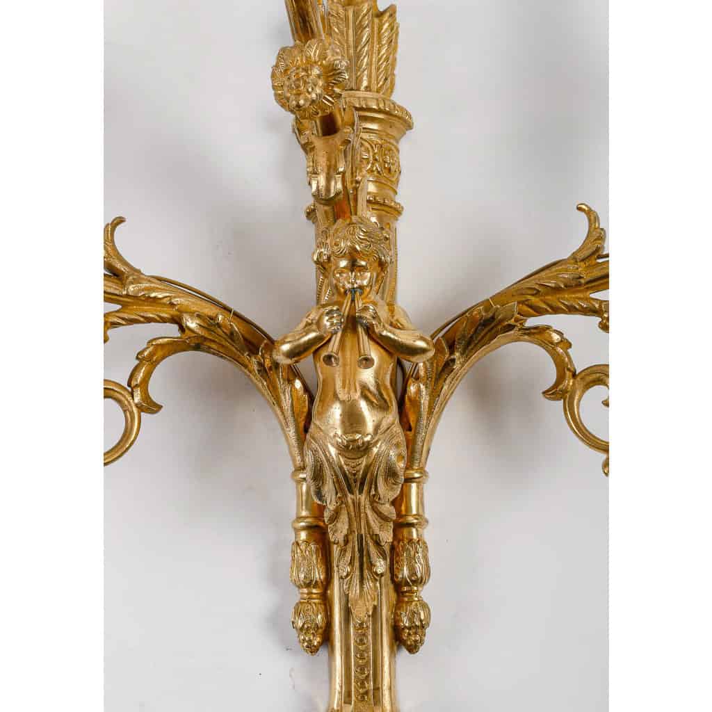Paire d’appliques de style Louis XVI en bronze doré Aux enfants musiciens fin du XIXème siècle | Biron 