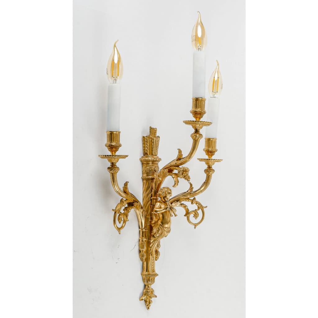 Paire d’appliques de style Louis XVI en bronze doré Aux enfants musiciens fin du XIXème siècle | Biron 