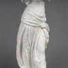 Élégante figure en biscuit, produite par la manufacture de Sèvres, représentant une Gitane dansant, épreuve signée de l’artiste Emile Guillemin, Début du XXe siècle 1902. | Biron 