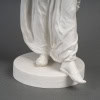 Élégante figure en biscuit, produite par la manufacture de Sèvres, représentant une Gitane dansant, épreuve signée de l’artiste Emile Guillemin, Début du XXe siècle 1902. | Biron 