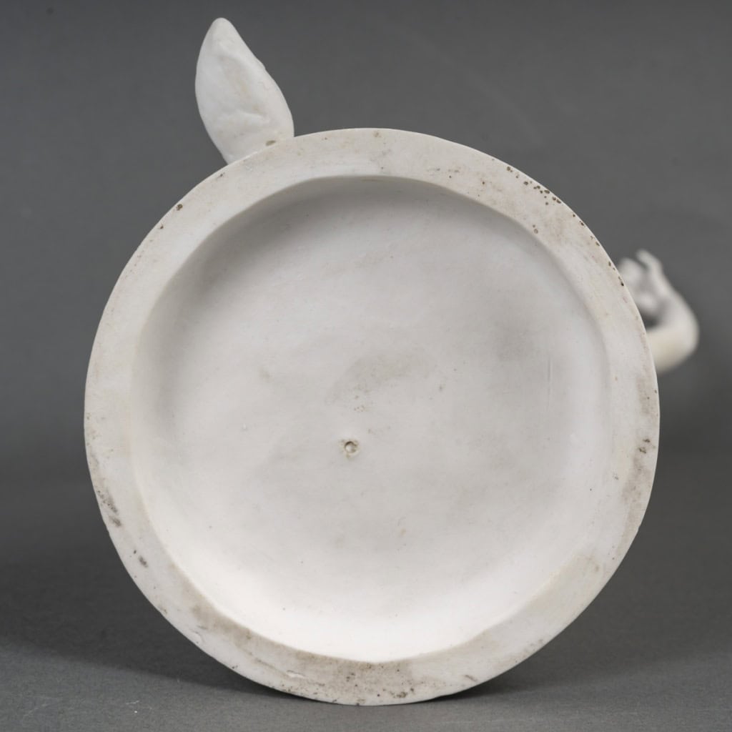 Élégante figure en biscuit, produite par la manufacture de Sèvres, représentant une Gitane dansant, épreuve signée de l’artiste Emile Guillemin, Début du XXe siècle 1902. | Biron 