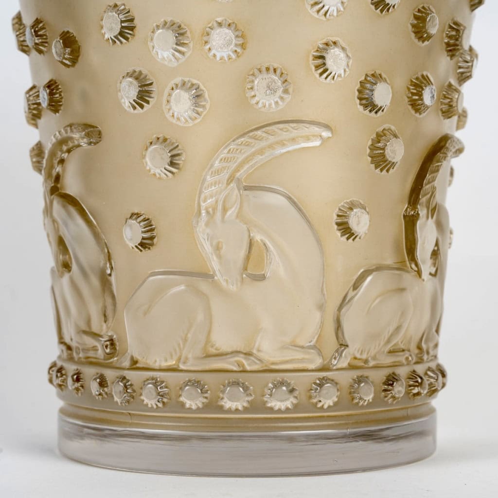 Vase « Ajaccio » verre blanc patiné sépia de René LALIQUE | Biron 