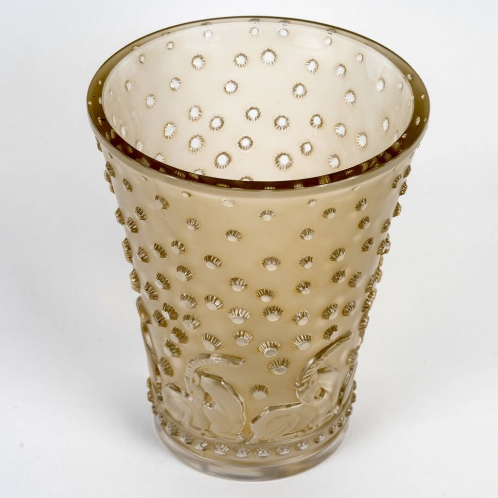 Vase « Ajaccio » verre blanc patiné sépia de René LALIQUE | Biron 