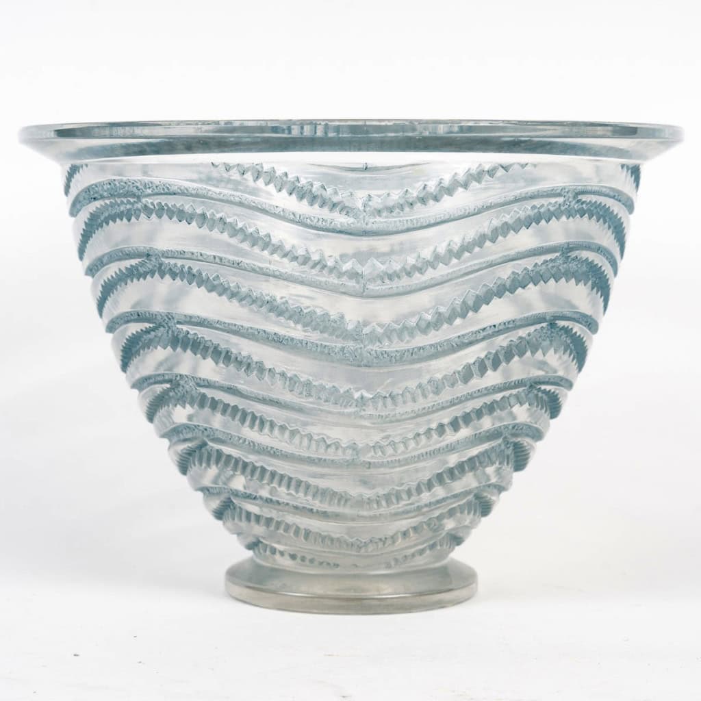 Vase « Annecy » verre blanc patiné bleu de René LALIQUE | Biron 
