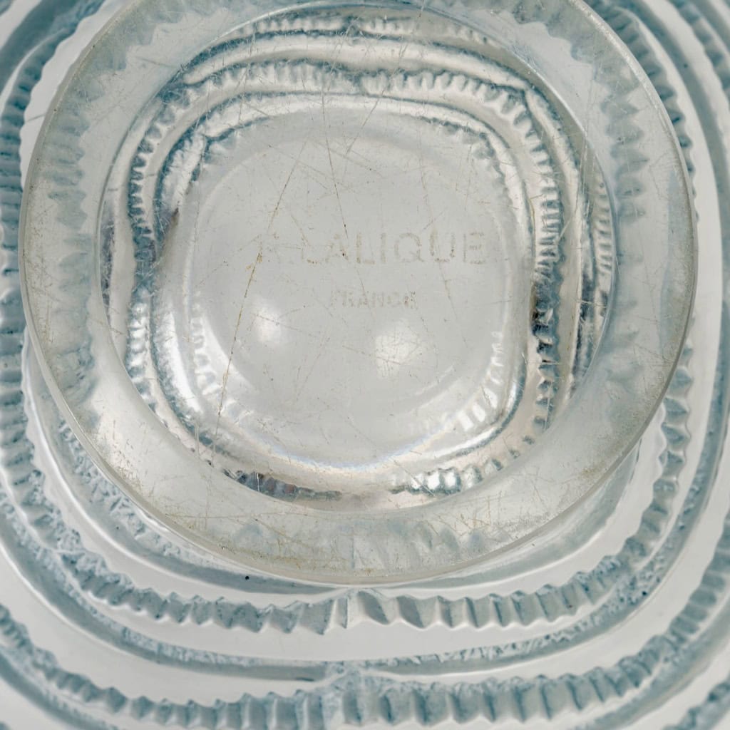 Vase « Annecy » verre blanc patiné bleu de René LALIQUE | Biron 