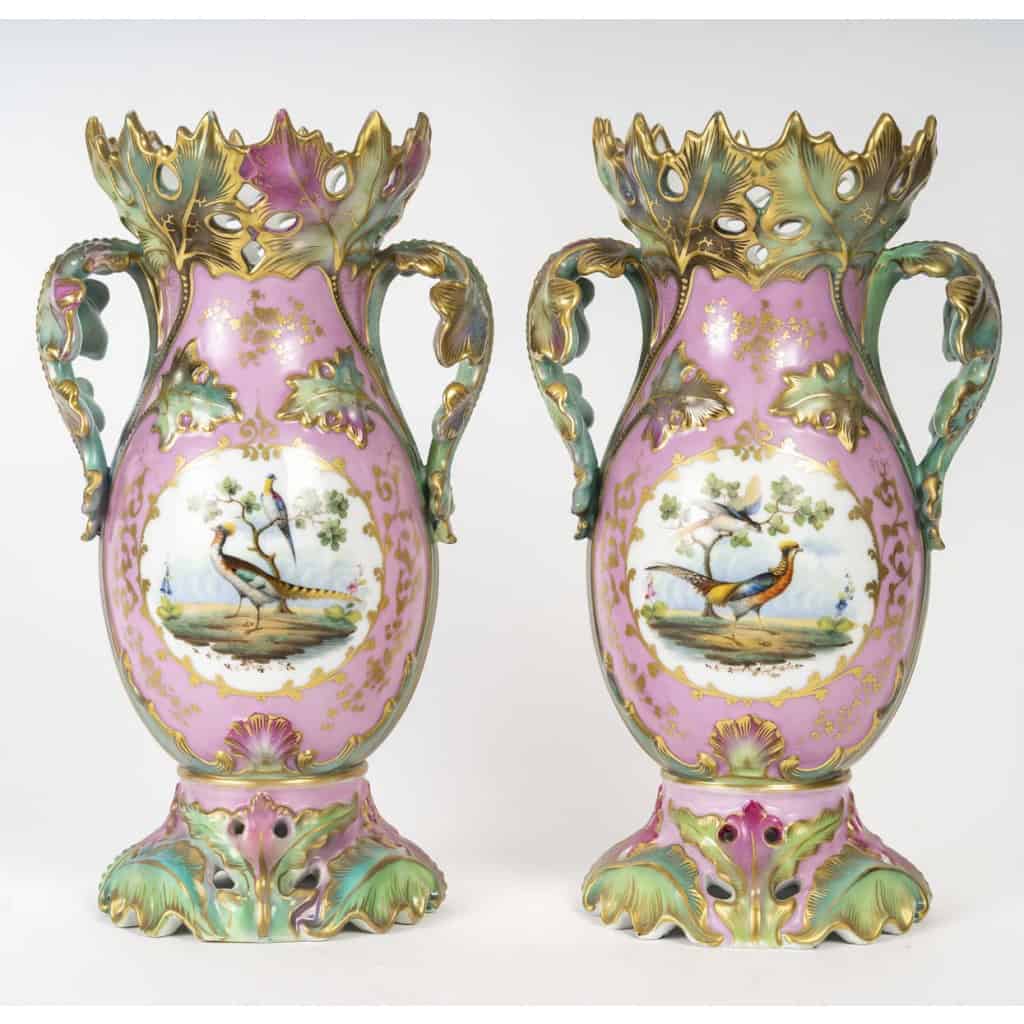 Paire de vases roses et verts de Paris | Biron 