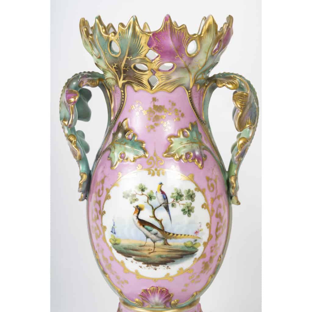 Paire de vases roses et verts de Paris | Biron 