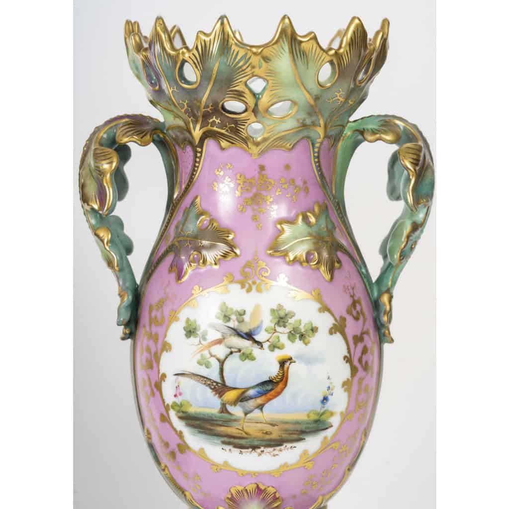 Paire de vases roses et verts de Paris | Biron 