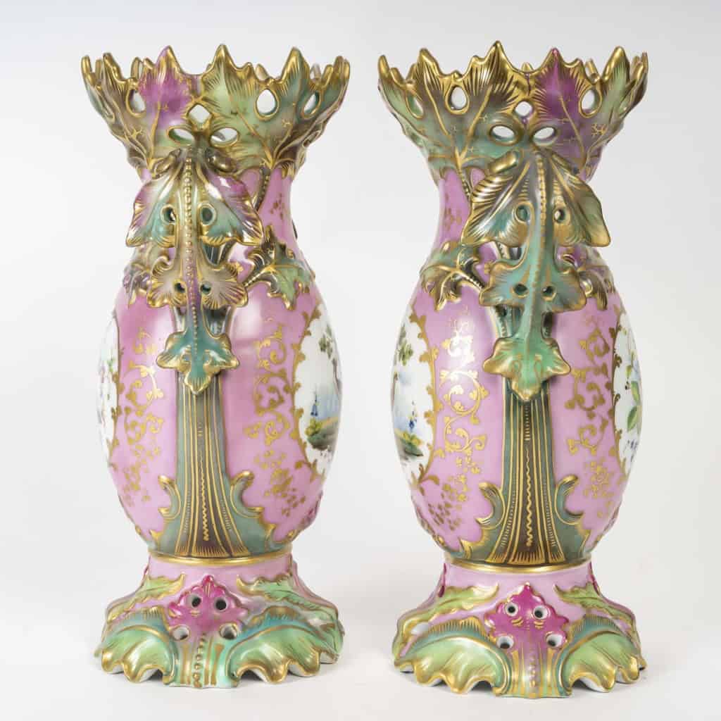 Paire de vases roses et verts de Paris | Biron 